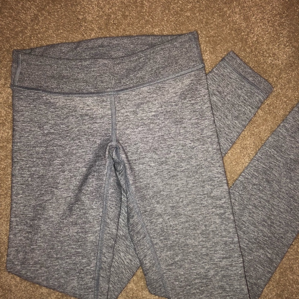 Never worn Ivivva kids Lululemon leggings.